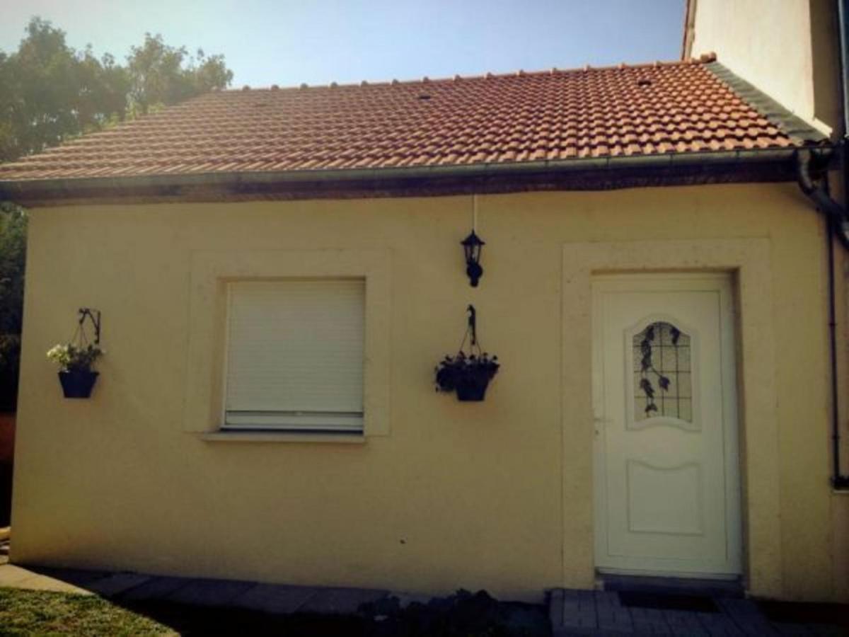 Charmant Gite A Etain, Tout Inclus, Proche Verdun Avec Terrasse Et Parking - Fr-1-585-3 Exteriör bild